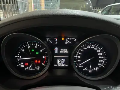 للبيع جيب VXR فل كامل 2013 عبداللطيف عداد 225 الف 18