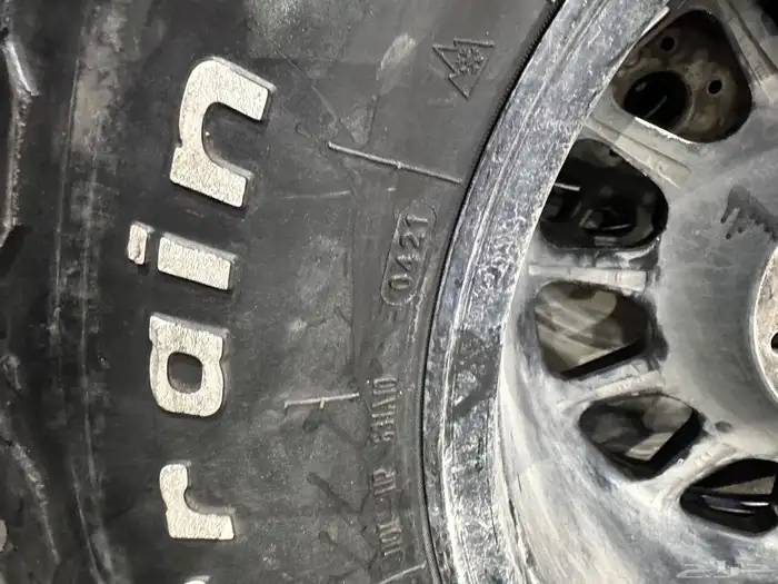 5 جنوط رنجلر مع كفرات نص حجري 285.70.17 ت22 4