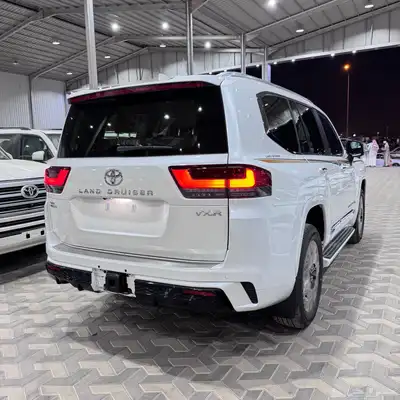 لاند كروزر Vxr بريمي فل كامل 2025 16