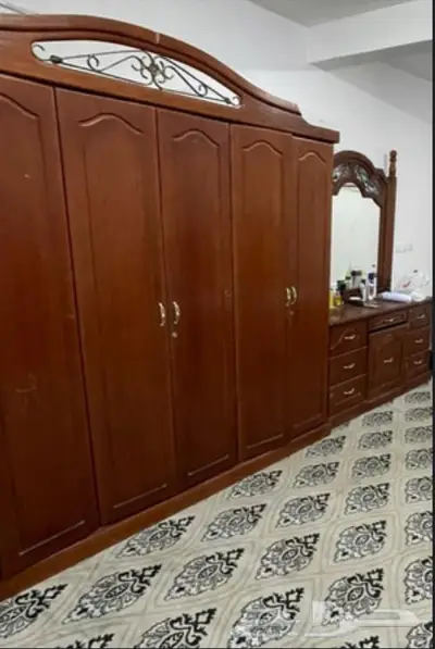 House hold items. tv  bedset   microwave   vacuum cleaner 2