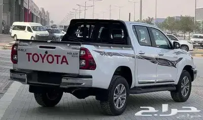 تويوتا هايلكس بنزين فل أتوماتيك 2025 سعودي 3