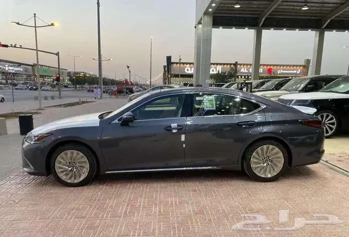 لكزس ES350 نص فل CC سعودي 2025 1