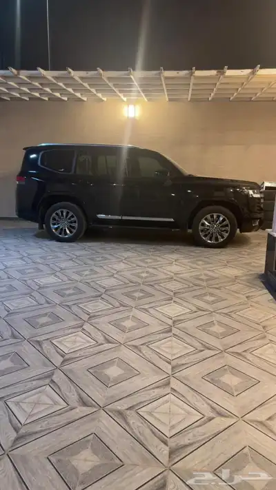 لاندكروزر فل كامل رقم 4 اللون اسود ماشي 29 الف وكاله حمايه 2