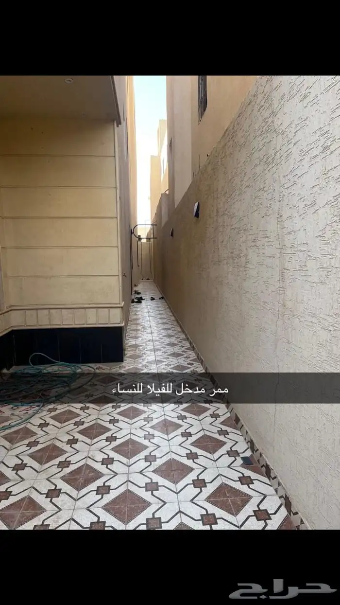 فيلا درج داخلي شقتين 11