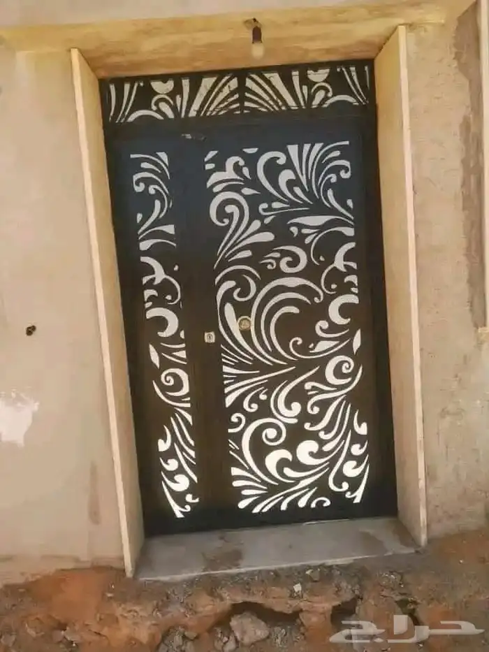ورشة لعمل جميع انواع الحداده وقص المعادن والاكليرك والكلادي 37