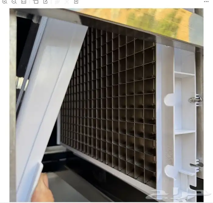 مكينة تصنع مكعبات الثلج 1