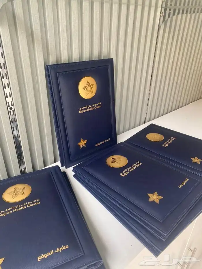 أطقم جلد مكتبية دروع نحاس مشغول مذهبة تقاوبم هدايا دعائية 1