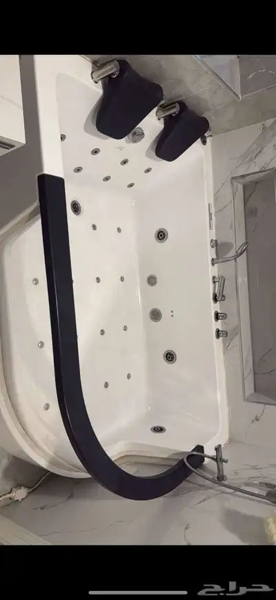 جاكوزي جديد ونظيف   استخدام خفيف جدا 0