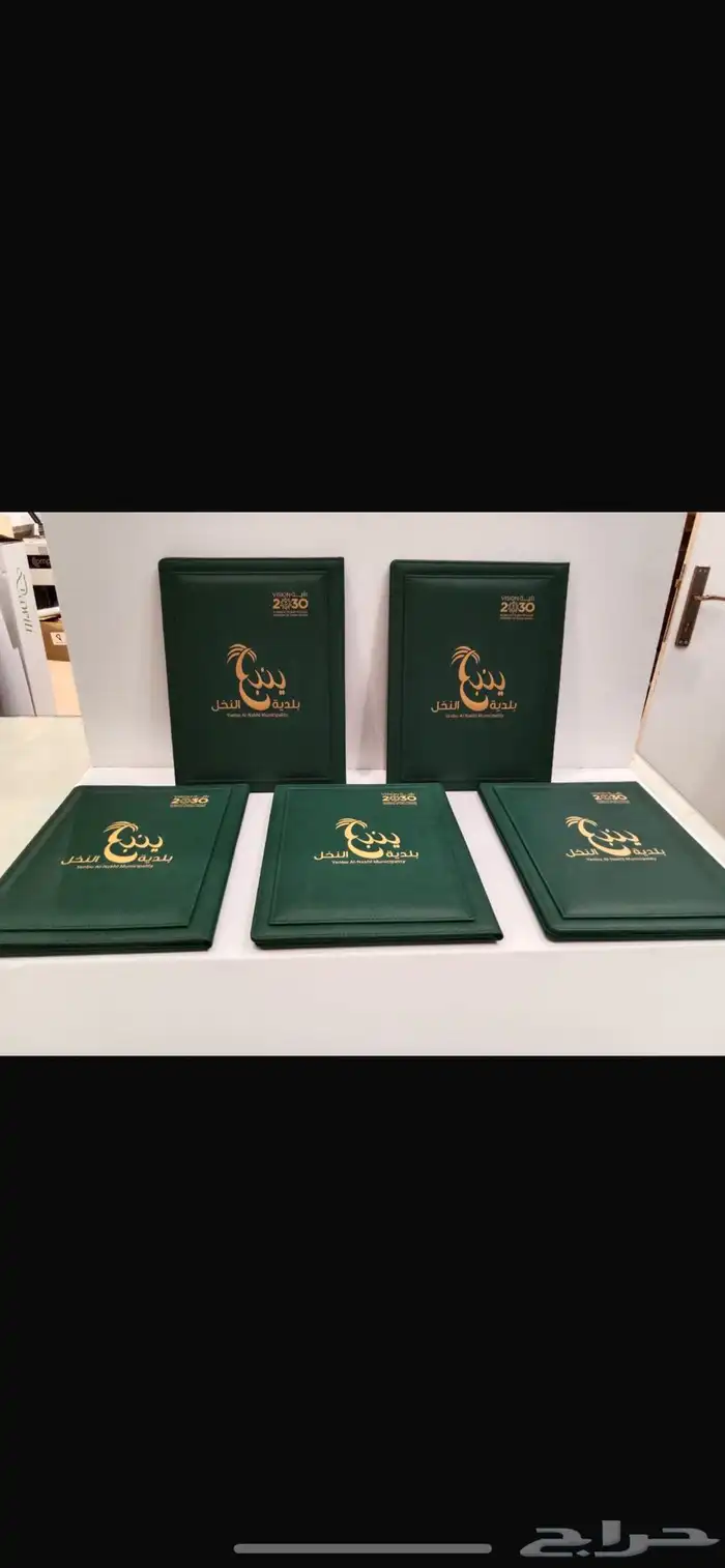 أطقم جلد مكتبية دروع نحاس مشغول مذهبة تقاوبم هدايا دعائية 10
