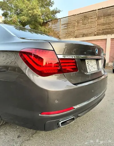 للبيع BMW 740 Li مخزن 2013 نظيف جدا ممشى 112 20