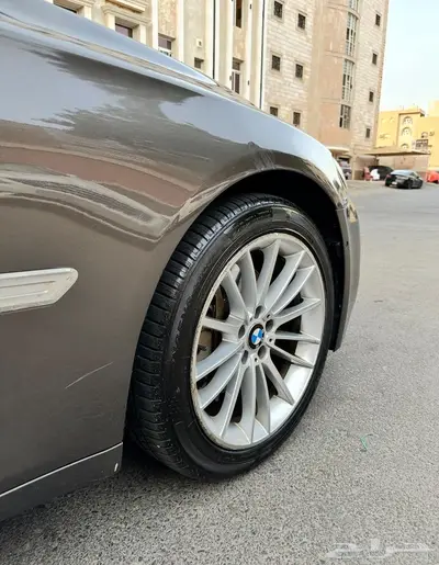 للبيع BMW 740 Li مخزن 2013 نظيف جدا ممشى 112 23