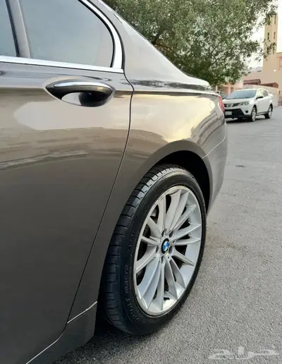 للبيع BMW 740 Li مخزن 2013 نظيف جدا ممشى 112 21