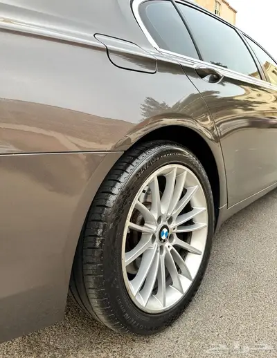 للبيع BMW 740 Li مخزن 2013 نظيف جدا ممشى 112 25