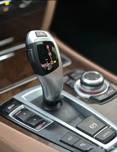 للبيع BMW 740 Li مخزن 2013 نظيف جدا ممشى 112 18