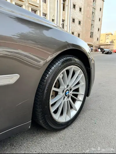 للبيع BMW 740 Li مخزن 2013 نظيف جدا ممشى 112 24