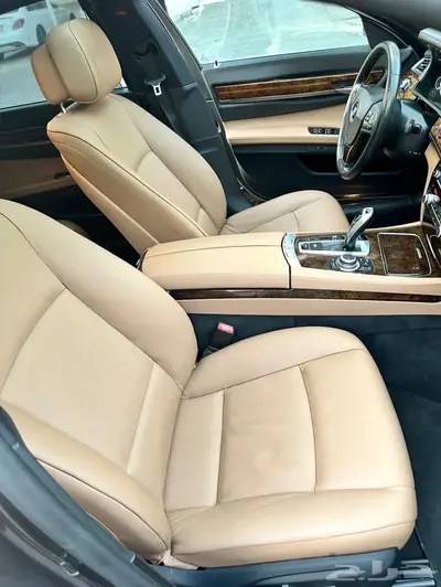 للبيع BMW 740 Li مخزن 2013 نظيف جدا ممشى 112 26