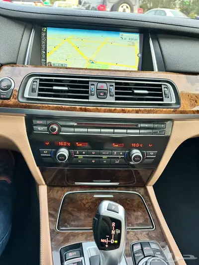 للبيع BMW 740 Li مخزن 2013 نظيف جدا ممشى 112 28