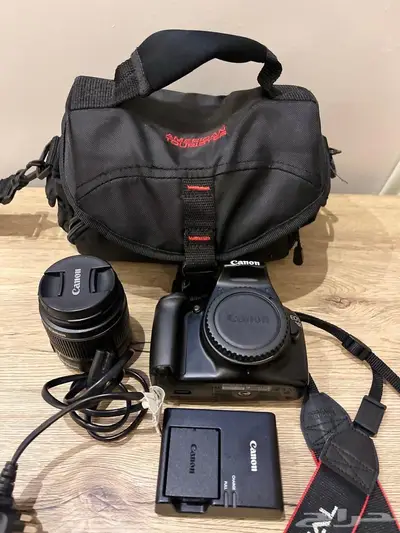 كاميرا EOS 1100D للبيع 0