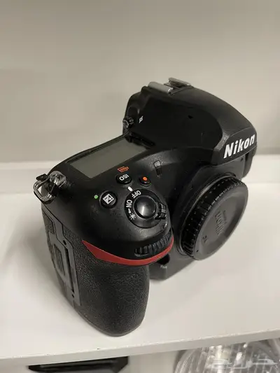 كاميرا Nikon و4 عدسات index