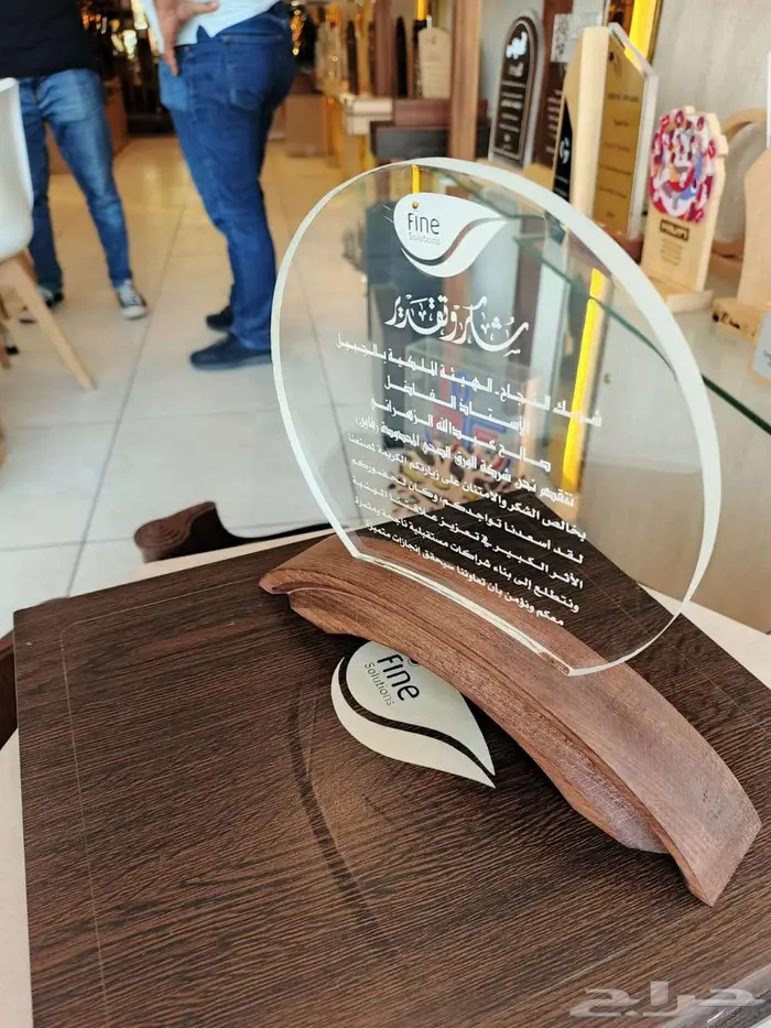 دروع تذكارية هدايا مجسمات علب مصاحف أطقم مكتبية 77