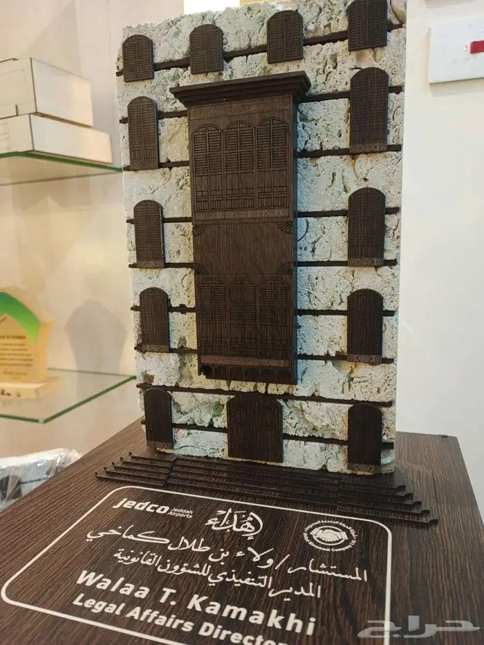 دروع تذكارية هدايا مجسمات علب مصاحف أطقم مكتبية 33