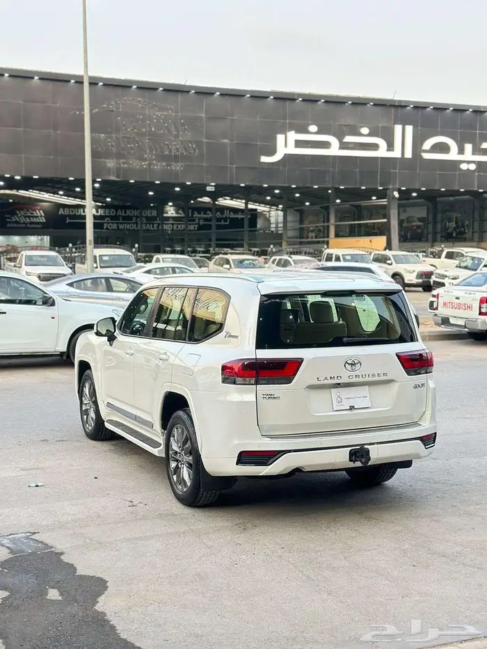 تويوتا لاندكروزر L4 موديل 2022 بنزين 4