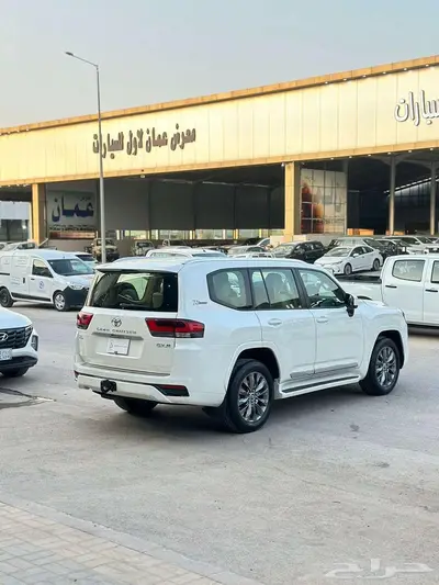 تويوتا لاندكروزر L4 موديل 2022 بنزين 3