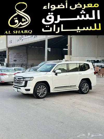 تويوتا لاندكروزر L4 موديل 2022 بنزين 1