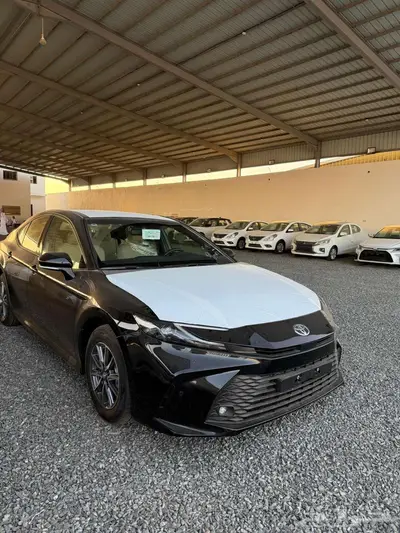 تويوتا كامري ( بطاقة جمركية) E 2025( اسود فضي ابيض) كاش بنوك 0