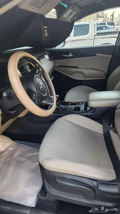 للبيع كيا سورينتو 2018 بنزين 6v 8