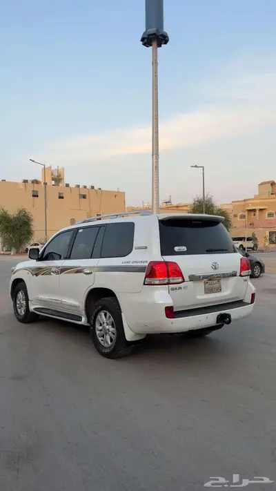 لاندكروزر 2008 2