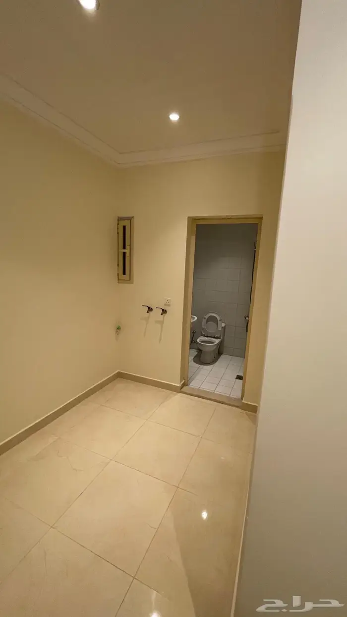 للايجار شقه بحي النهضه مكونه من ثلاث غرف رصاله 2