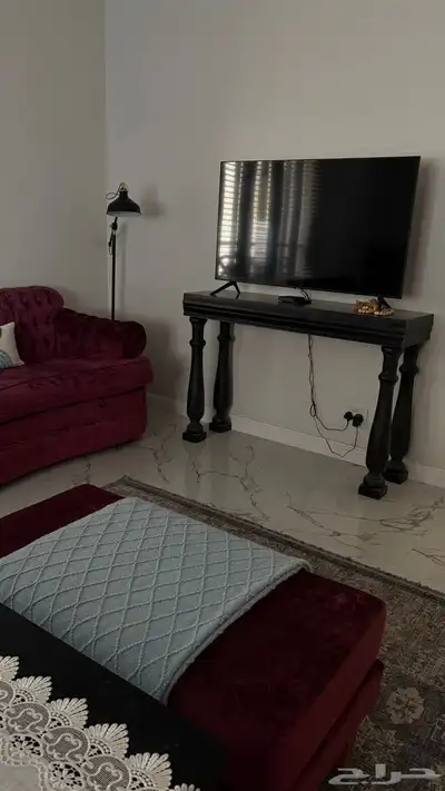 كنبات مع طاولات للبيع 2