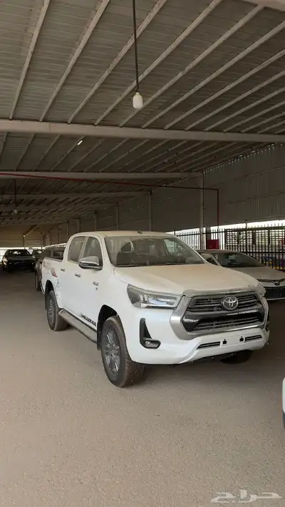 هايلوكس 6 سلندر V6 بنزين موديل 2025 3
