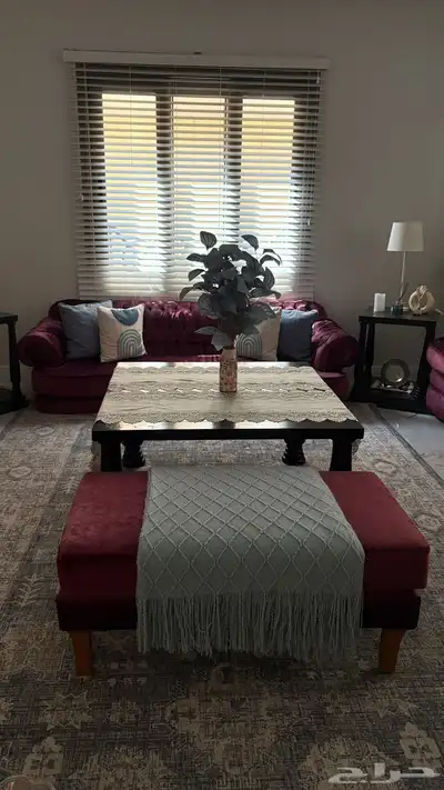 كنبات مع طاولات للبيع 4