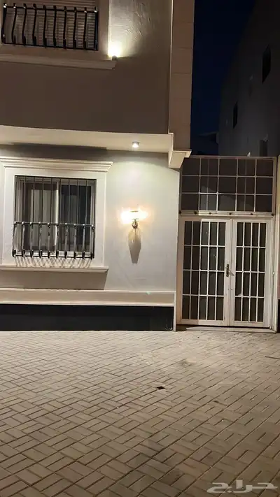 للبيع شقه أرضيه في الرياض حي اليرموك 9