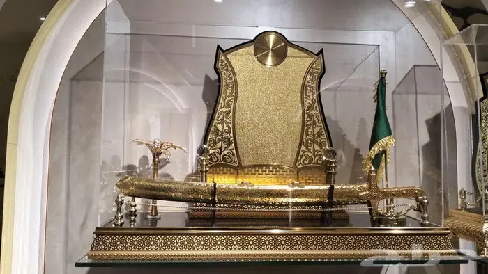 دروع تذكارية هدايا مجسمات علب مصاحف أطقم مكتبية 0