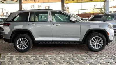 جيب جراند شيروكي لاريدو 2025 الخضر للسيارات 2