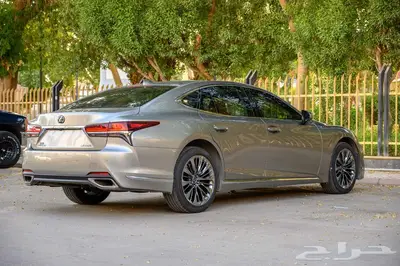 لكزس LS500 2020 8
