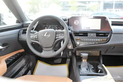 لكزس - ES350 CA - خليجي - 2025. 4