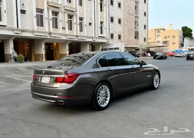 للبيع BMW 740 Li مخزن 2013 نظيف جدا ممشى 112 4