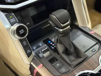 ما تقارن لاندكروزر GXR4 2025 ديزل لما القوة تصير فخامة 8