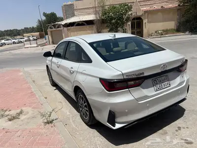 2023 تويوتا يارس 3