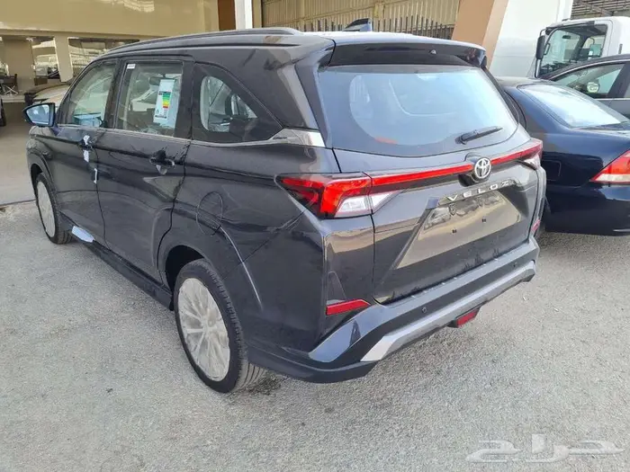 تويوتا فيلوز GLX 2025 1