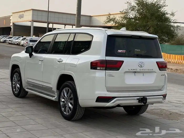 تويوتا لاندكروزر جي اكس ار L4 2025 كاش - اقساط 6
