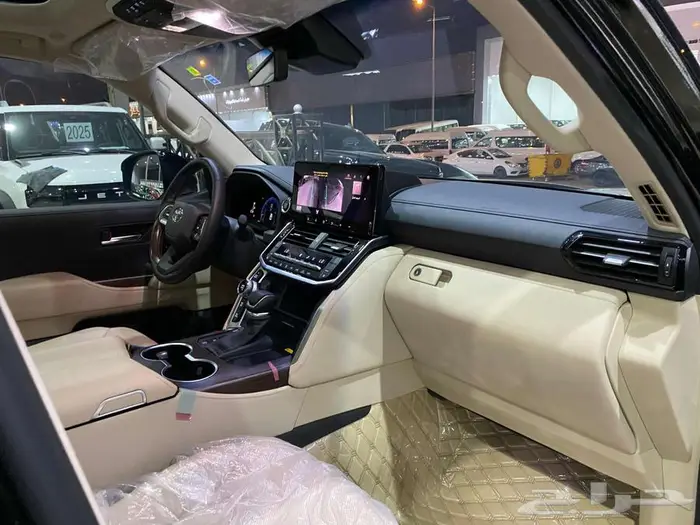تويوتا جي اكس ار 2025 اسود L4 بنزين سعودي ماشيه 5200كم 47