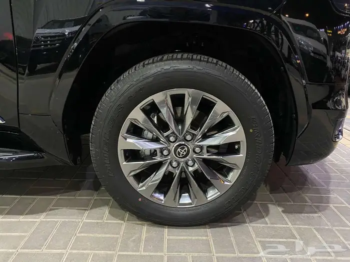 تويوتا جي اكس ار 2025 اسود L4 بنزين سعودي ماشيه 5200كم 26