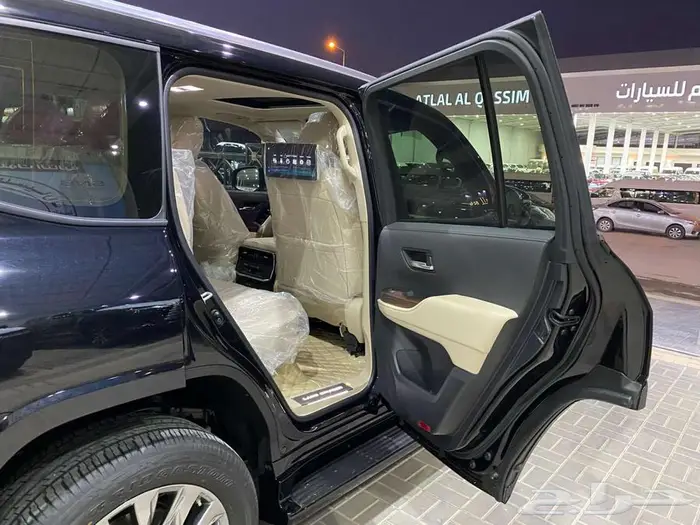تويوتا جي اكس ار 2025 اسود L4 بنزين سعودي ماشيه 5200كم 24