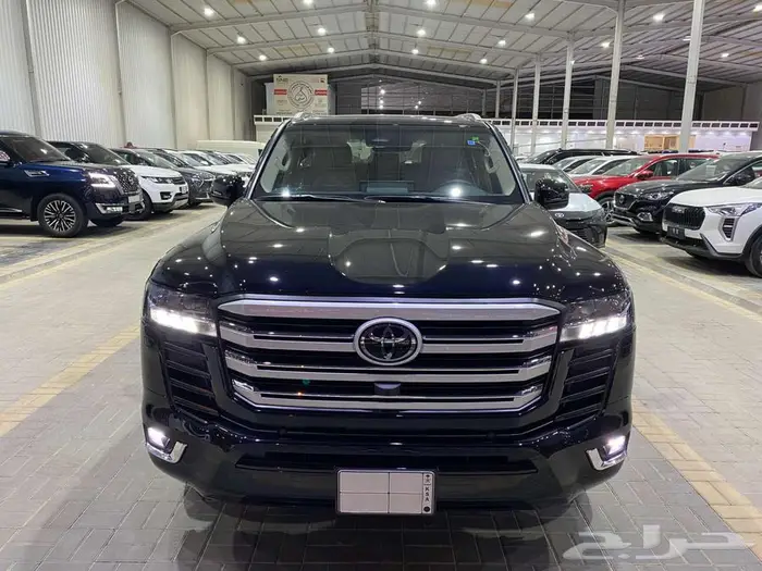 تويوتا جي اكس ار 2025 اسود L4 بنزين سعودي ماشيه 5200كم 0