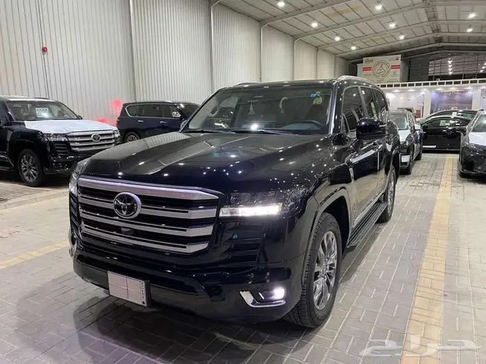 تويوتا جي اكس ار 2025 اسود L4 بنزين سعودي ماشيه 5200كم 6
